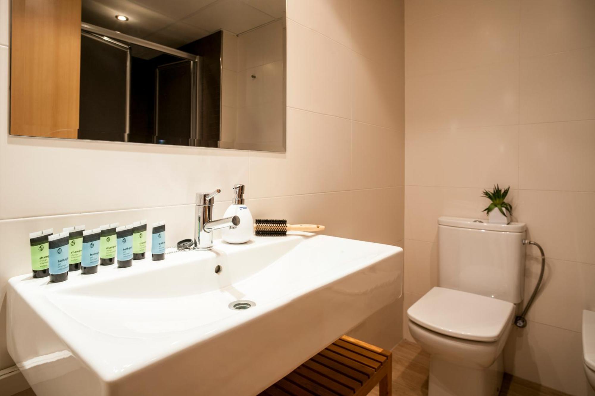 Feelathome Mozart Apartments Barcelona Luaran gambar