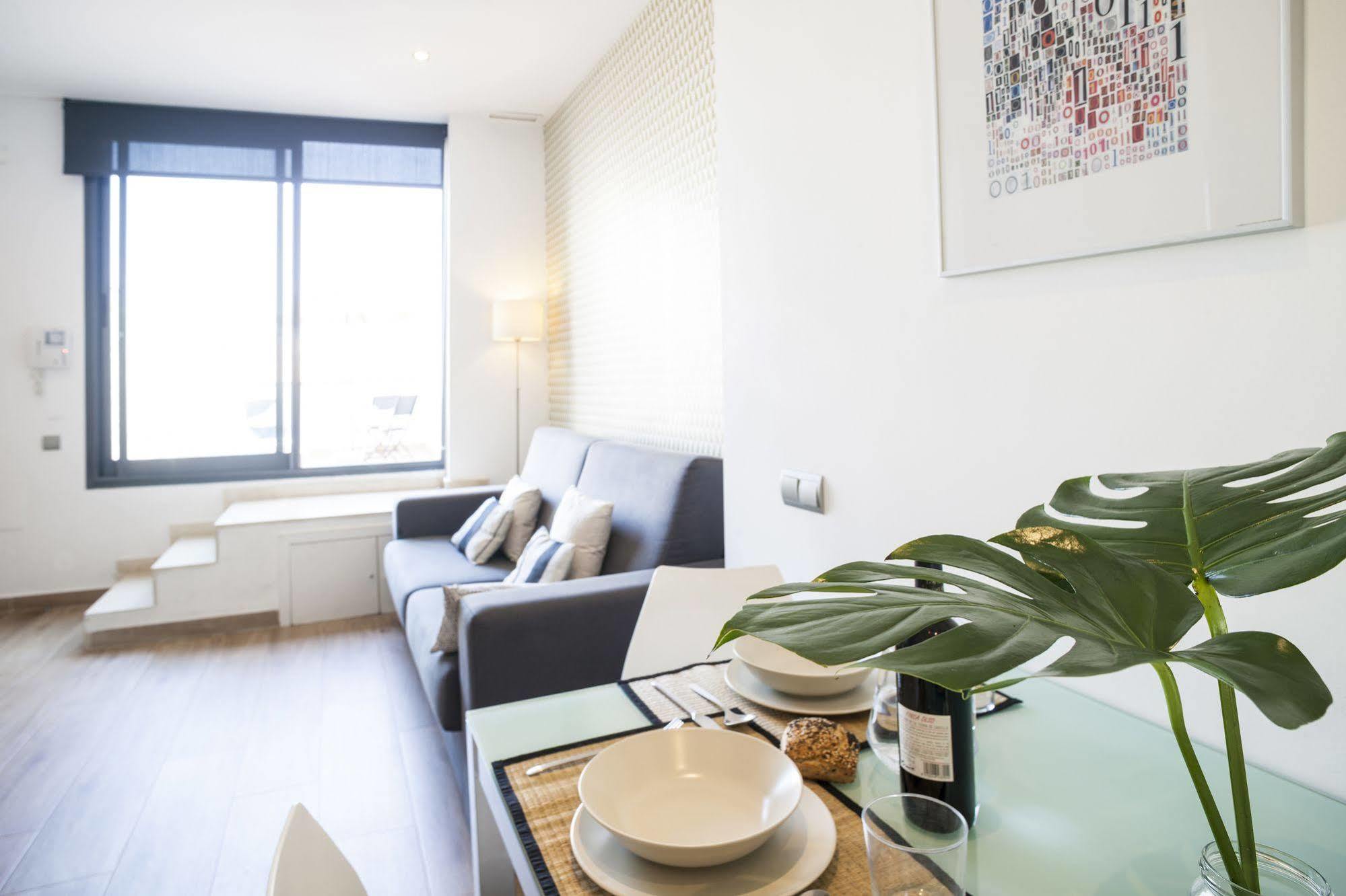 Feelathome Mozart Apartments Barcelona Luaran gambar